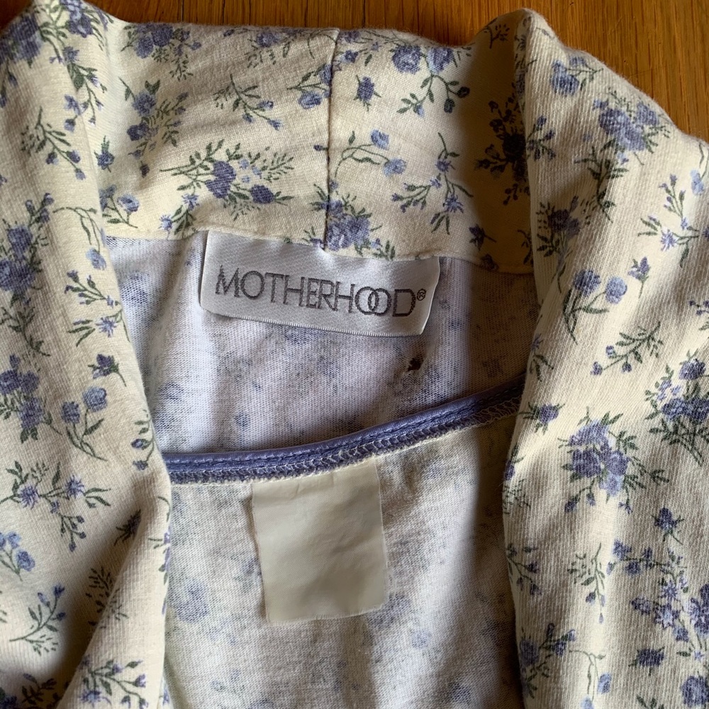 Maternity Gown & Robe - Picture 3 of 10